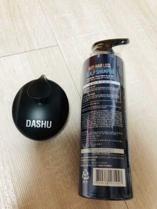다슈코리아 다슈 단백질 한방 두피 골드 샴푸 500ml +샴푸브러쉬 — 4.5점을 준 리뷰어가 2019년 5월 올린 사용 사진