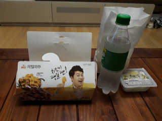 [치킨마루]-  빠사칸윙봉현미 + 콜라 500ml — 5점을 준 리뷰어가 2019년 7월 올린 사용 사진