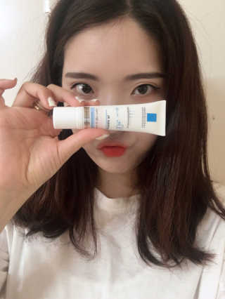 라로슈포제 유비데아 XL 톤업 라이트 크림 — 4.33점을 준 리뷰어가 2018년 4월 올린 사용 사진