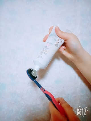 큐어스크립트 닥터폴스 치약 라임만다린향 — 5점을 준 리뷰어가 2018년 4월 올린 사용 사진