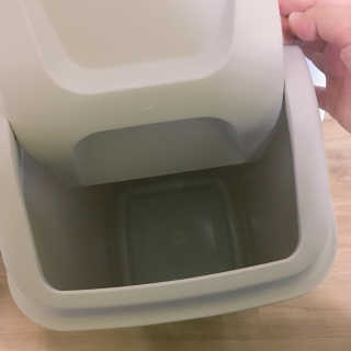 창신리빙 프랑코 퍼블릭 스윙 휴지통 10L, 25L, 35L — 5점을 준 리뷰어가 2019년 8월 올린 사용 사진