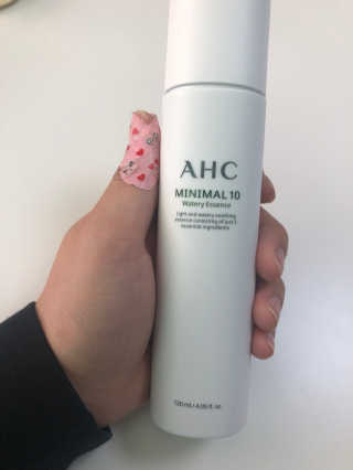 AHC 에이 에이치 씨 미니멀 10 워터리 에센스 — 5점을 준 리뷰어가 2018년 11월 올린 사용 사진