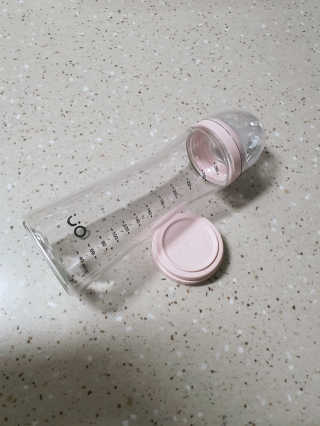 엄마의 바램을 담은 프리미엄 감성젖병 오유위시 260ml — 5점을 준 리뷰어가 2020년 3월 올린 사용 사진