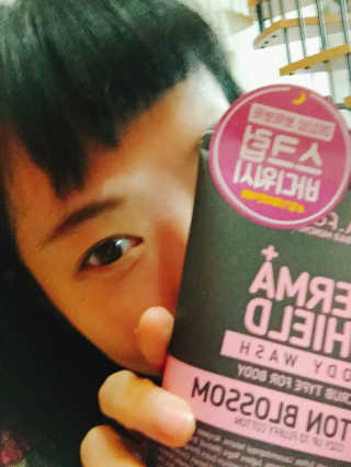 어파티 더마실드 바디워시 코튼블러썸 300ml — 5점을 준 리뷰어가 2018년 5월 올린 사용 사진