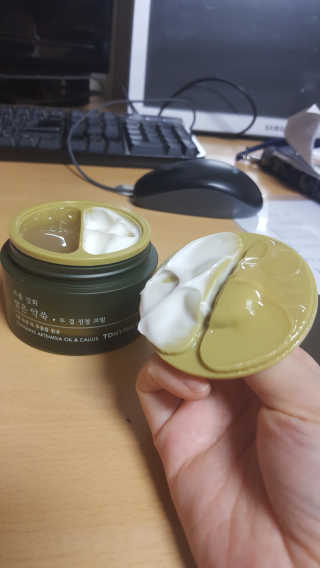 토니모리 프롬 강화 맑은 약쑥 두 겹 진정 크림 — 5점을 준 리뷰어가 2019년 9월 올린 사용 사진