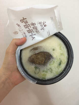 [풀무원] 사골곰탕국밥 황태해장국밥 — 5점을 준 리뷰어가 2018년 6월 올린 사용 사진