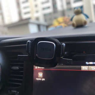 아이오티코리아 [아이오티] 차량용 핸드폰 거치대 이지원터치4 시리즈 — 5점을 준 리뷰어가 2019년 4월 올린 사용 사진