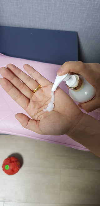 레드컨테이너 페로몬향 퍼퓸 바디에멀전 — 4점을 준 리뷰어가 2020년 1월 올린 사용 사진