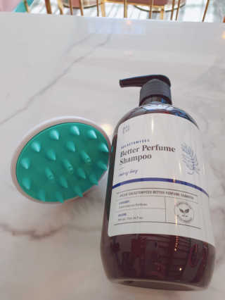 달리프 베러 퍼퓸 샴푸 1000ml 레이니데이 or 일랑로즈 — 5점을 준 리뷰어가 2020년 2월 올린 사용 사진