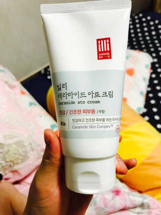 일리윤 세라마이드 아토 집중 크림 — 4.33점을 준 리뷰어가 2017년 10월 올린 사용 사진