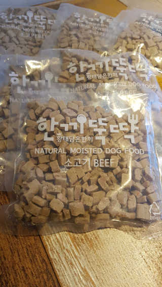 [펫토리아] 맛도 영양도 BEST 한끼뚝딱 강아지 사료 — 4.5점을 준 리뷰어가 2018년 12월 올린 사용 사진
