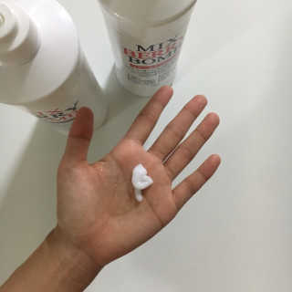 (주)에네스티 믹스베리 폭탄 트리트먼트 1000g — 3점을 준 리뷰어가 2019년 9월 올린 사용 사진