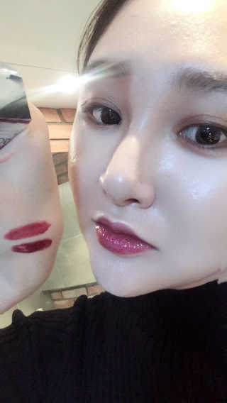 터치인솔 메탈리스트 리퀴드 포일 립스틱 5종 — 5점을 준 리뷰어가 2018년 3월 올린 사용 사진