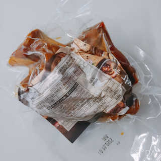 행복먹거리공작소 맥족. 맥주에 빠진 족발 550g + 마늘소스 70g — 4점을 준 리뷰어가 2020년 3월 올린 사용 사진