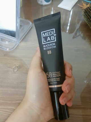 데이셀코스메틱 메디 랩 블랙로즈 블로썸 비비 50g — 3.5점을 준 리뷰어가 2017년 6월 올린 사용 사진