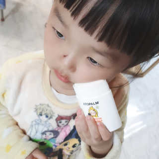 아토팜 야외놀이 선스틱 SPF50+ PA++++ — 5점을 준 리뷰어가 2020년 3월 올린 사용 사진