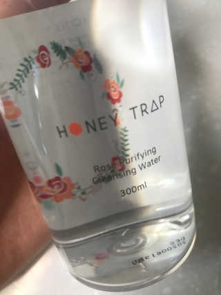 Honey Trap 허니트랩 로즈 퓨리파잉 클렌징 워터+고양이 머리띠 — 4.83점을 준 리뷰어가 2018년 5월 올린 사용 사진