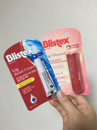 블리스텍스 립 릴리프 크림 립밤, 립 바이브런스 립밤 — 4.67점을 준 리뷰어가 2018년 11월 올린 사용 사진