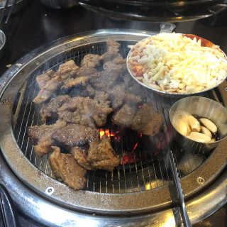 [두툼갈비] 두툼갈비 2인분 + 매콤치즈버섯 set — 4.5점을 준 리뷰어가 2018년 9월 올린 사용 사진
