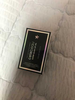 셀레뷰 슈퍼 글램 립 오일 — 3.67점을 준 리뷰어가 2017년 12월 올린 사용 사진