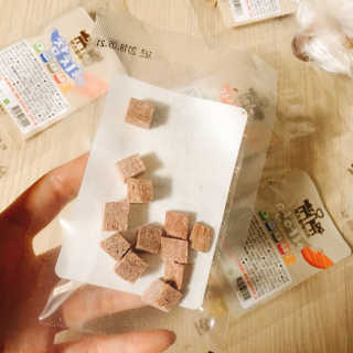 펫츠플레이트 동결건조간식 기호성 테스트 8종 — 5점을 준 리뷰어가 2018년 5월 올린 사용 사진