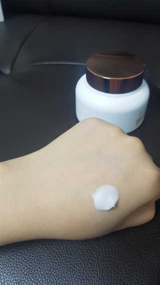 스카이밀크 SKYMILK 당나귀밀크 크림 — 5점을 준 리뷰어가 2019년 12월 올린 사용 사진