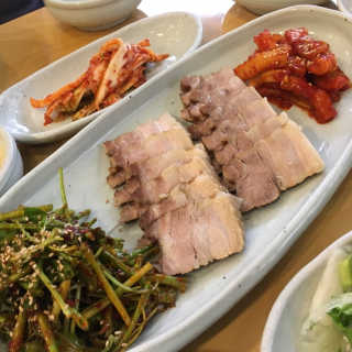 청국장과 보리밥 [청국장과보리밥] 두루치기 쌈정식or수육정식 中 택 1 — 5점을 준 리뷰어가 2018년 12월 올린 사용 사진
