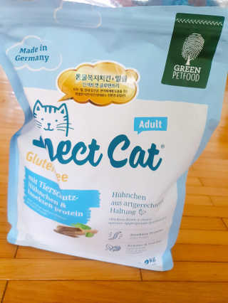 그린펫푸드 인섹트캣 글루텐프리（1.2KG） — 5점을 준 리뷰어가 2019년 8월 올린 사용 사진