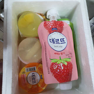 데르뜨 떠먹는 과일 3종, 짜먹는 과일 2종 총 10개 체험 — 5점을 준 리뷰어가 2020년 3월 올린 사용 사진