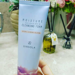 신소라 코스메틱 SINSOLA COSMETIC 신소라 모이스춰 클렌징폼 — 3.67점을 준 리뷰어가 2017년 11월 올린 사용 사진