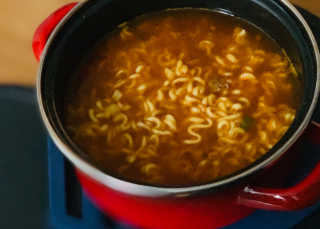 라면 그대로가 제일 맛있는 더엄마라면 — 4점을 준 리뷰어가 2019년 7월 올린 사용 사진