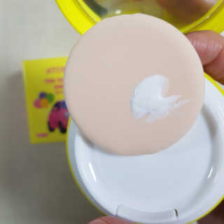 아토팜 톡톡 페이셜 선팩트 SPF43 PA+++ — 4.17점을 준 리뷰어가 2019년 6월 올린 사용 사진