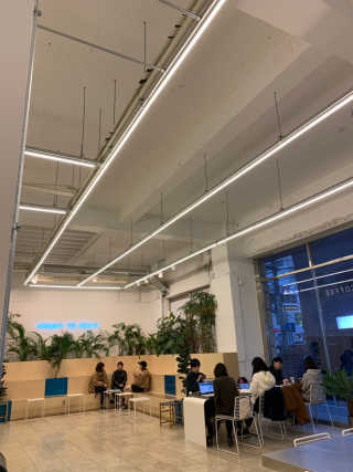 루프트커피명동점 [루프트커피] 하와이 카우 + 크랙쿠키 메뉴 — 2.5점을 준 리뷰어가 2019년 3월 올린 사용 사진