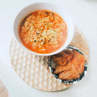 라면 그대로가 제일 맛있는 더엄마라면 — 5점을 준 리뷰어가 2019년 7월 올린 사용 사진