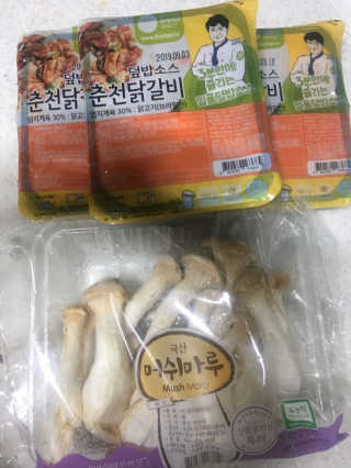 뜰아채유통 춘천닭갈비덮밥소스와 머쉬마루 버섯 — 4점을 준 리뷰어가 2018년 10월 올린 사용 사진