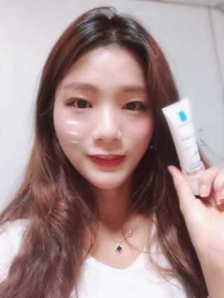 라로슈포제 유비데아 XL 톤업 라이트 크림 — 3.5점을 준 리뷰어가 2018년 4월 올린 사용 사진