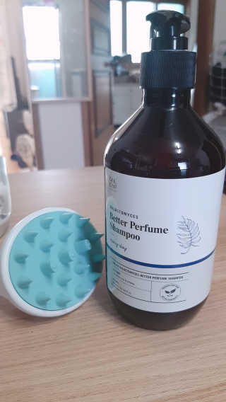 달리프 베러 퍼퓸 샴푸 1000ml 레이니데이 or 일랑로즈 — 5점을 준 리뷰어가 2018년 11월 올린 사용 사진