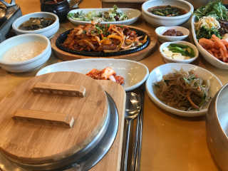 청국장과 보리밥 [청국장과보리밥] 두루치기 쌈정식or수육정식 中 택 1 — 5점을 준 리뷰어가 2018년 12월 올린 사용 사진