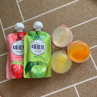 데르뜨 떠먹는 과일 3종, 짜먹는 과일 2종 총 10개 체험 — 4점을 준 리뷰어가 2020년 3월 올린 사용 사진