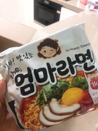 라면 그대로가 제일 맛있는 더엄마라면 — 4.5점을 준 리뷰어가 2019년 6월 올린 사용 사진