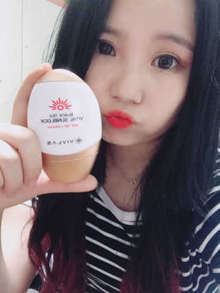 비브라스 블랙티 바이탈 선블록 — 5점을 준 리뷰어가 2017년 5월 올린 사용 사진