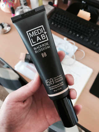 데이셀코스메틱 메디 랩 블랙로즈 블로썸 비비 50g — 4.33점을 준 리뷰어가 2017년 7월 올린 사용 사진