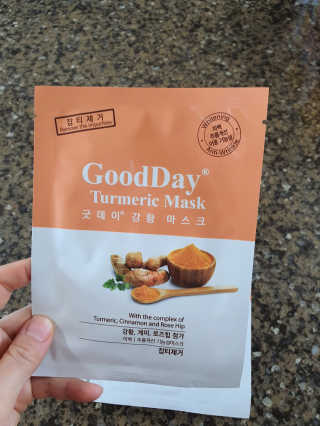 GoodDay Skincare GoodDay 강황 마스크 — 5점을 준 리뷰어가 2020년 3월 올린 사용 사진