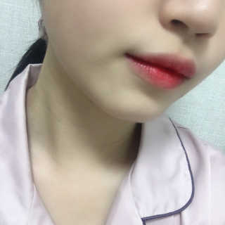 릴리바이레드 쥬시라이어 워터틴트 02 체리 크러쉬인 척 — 5점을 준 리뷰어가 2020년 3월 올린 사용 사진