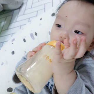 유비맘 PPSU 젖병 노꼭지_200ml_컬러 랜덤 발송 — 5점을 준 리뷰어가 2020년 3월 올린 사용 사진