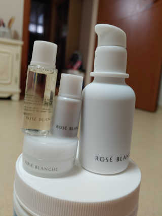ROSE BLANCHE 로제블랑쉐 인텐시브 수딩 세럼 — 5점을 준 리뷰어가 2019년 7월 올린 사용 사진