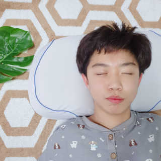 아임슬리핑 프리넥 참편한 메모리폼 경추베개 — 5점을 준 리뷰어가 2020년 1월 올린 사용 사진