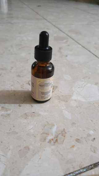 [스킨큐어] 산다화 비타민C 화이트닝 에센스 30ml — 4.5점을 준 리뷰어가 2019년 6월 올린 사용 사진