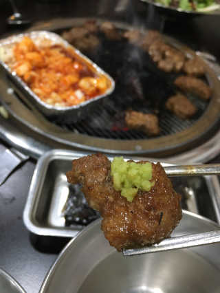 [두툼갈비] 두툼갈비 2인분 + 매콤치즈버섯 set — 4.67점을 준 리뷰어가 2018년 10월 올린 사용 사진