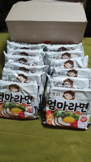 라면 그대로가 제일 맛있는 더엄마라면 — 5점을 준 리뷰어가 2019년 7월 올린 사용 사진